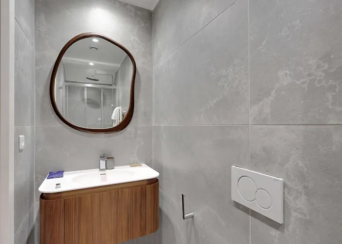 Elegant - 2bd 6p - De