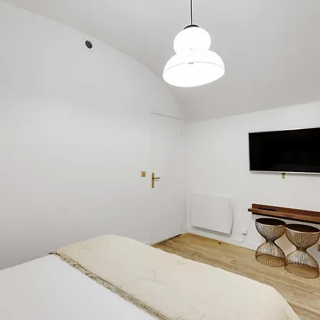 Elegant - 2bd 6p - De *